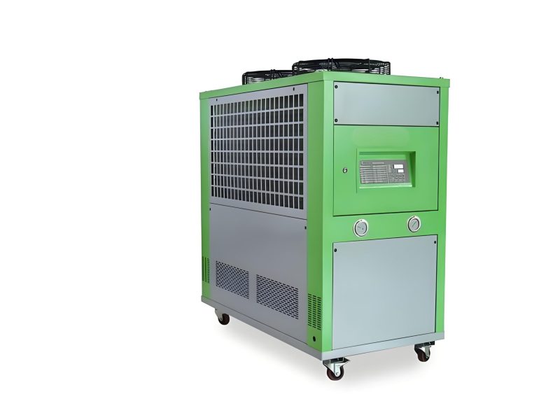 Energy-efficient injection molding facility with solar panels