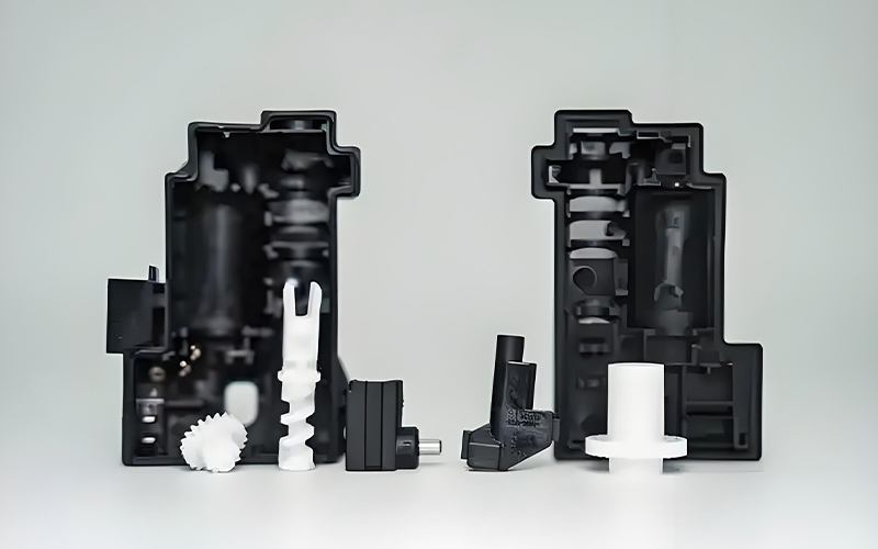 Diagram showing the fundamental principles of injection molding including material flow, pressure application, and cooling process