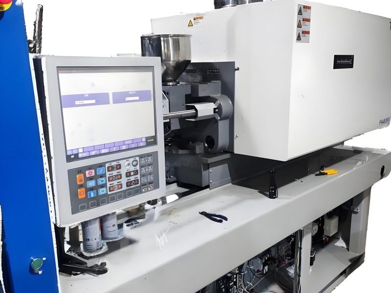Computer simulation of injection molding flow patterns